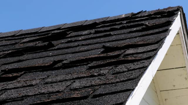 8 signs you need a new roof for solar projects